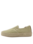 Calzado casual beige para mujer, ideal para primavera y verano, con detalle de cuero que añade elegancia.
