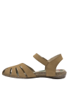 Elegante sandalia casual camel con correa ajustable en el talón, perfecta para paseos y reuniones informales.