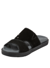 Sandalia negra casual de cuero para mujer con tira ancha y detalles metálicos circulares, ideal para un look relajado.
