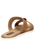 Moderna sandalia de cuero camel para mujer, con tira ancha y aro decorativo, perfecta para combinar con atuendos casuales.