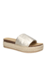 Sandalia dorada de cuero para mujer con diseño minimalista y banda ancha, ideal para un estilo bohemio y casual.