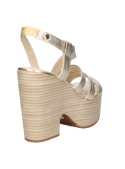 Sandalia de cuero oro para mujer, tacón robusto y plataforma alta, perfecta para combinar con vestidos veraniegos.