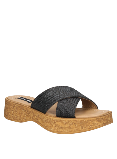 Sandalia plana negra para mujer con diseño único y cómodo, adecuada para parque o playa.