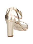 Sandalia de cuero dorado con hebilla ajustable en el tobillo, perfecta para un look sofisticado y versátil.