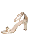 Sandalia de cuero dorado para mujer con diseño elegante, tacón cuadrado medio y tiras cruzadas en el empeine.