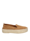Calzado femenino camel, tipo alpargata, confeccionado en cuero, ideal para un look casual y elegante.
