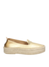 Elegante alpargata de cuero dorado para mujer, con suela de yute trenzado que aporta un toque artesanal.