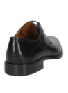 Derby de cuero negro para hombre, versátil y cómodo, apto para un look semiformal con pantalones de tela.