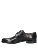 Zapato de cuero negro para hombre, minimalista y sobrio, adecuado para reuniones de trabajo importantes.