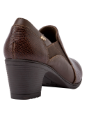 Calzado de cuero para mujer, color café, con detalle metálico decorativo, mezcla comodidad y elegancia para el trabajo.