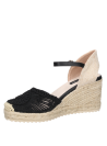 Alpargata negra de estilo boho-chic para mujer, suela de plataforma natural y bordados elegantes, ideal para paseos urbanos.