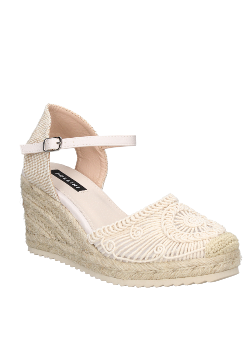 Alpargata beige para mujer con bordados circulares y espirales, diseño boho-chic casual con correa ajustable.