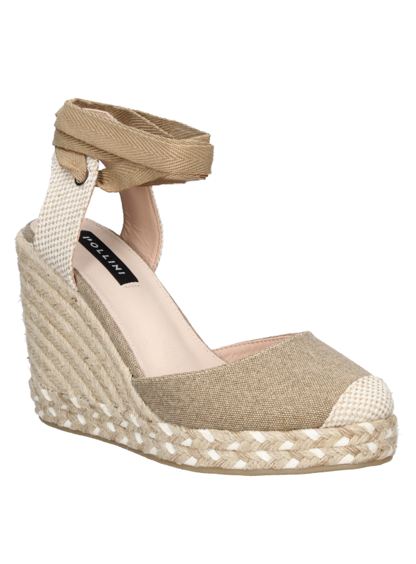 Alpargata negra de mujer con cuña y plataforma de yute trenzado, ideal para un estilo boho-chic.
