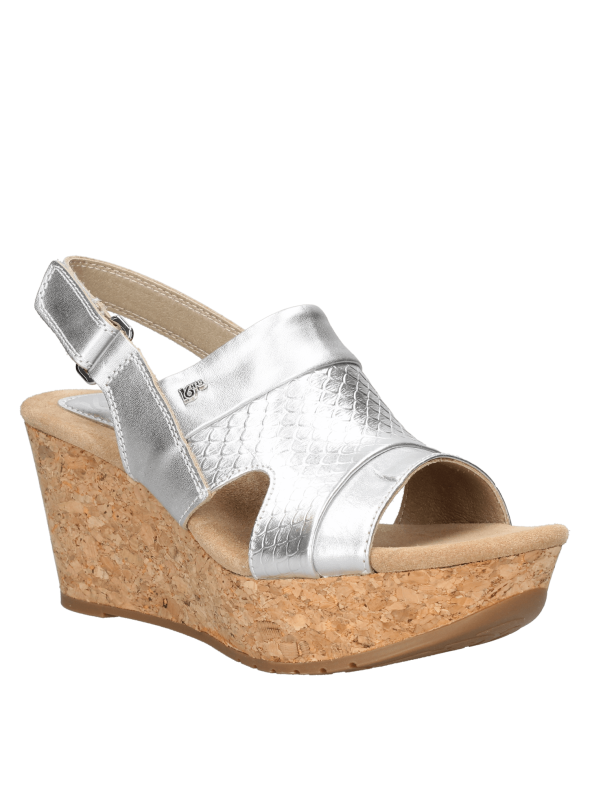 Sandalia dorada de cuero, ideal para actividades informales con sensación de libertad.
