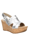 Elegante sandalia de cuero plata, ideal para un look casual, diseñada para máximo confort.