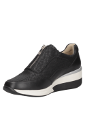 zapatilla minimalista de cuero negro para mujer, adecuada para ocasiones informales como paseos o días de trabajo relajados.
