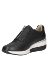 zapatilla minimalista de cuero negro para mujer, adecuada para ocasiones informales como paseos o días de trabajo relajados.