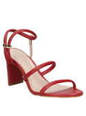 Sandalia de cuero rojo con diseño minimalista y tacón ancho, ideal para ocasiones como matrimonios o cenas de gala.
