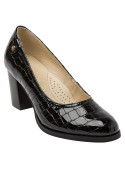 Zapato de charol negro para mujer, clásico y formal de cuero, ideal para eventos elegantes.