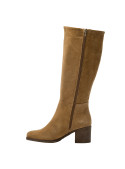 Bota camel de mujer en cuero gamuzado con forro de poliuretano/textil, combina moda y funcionalidad.