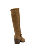Bota casual camel de cuero gamuzado para mujer, punta redonda y protección contra frío y humedad.