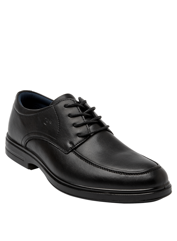 Textura del cuero en zapato Derby negro de hombre.