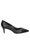 Calzado de cuero negro para mujer, tacón stiletto cómodo, perfecto para reuniones de negocios y cenas formales.