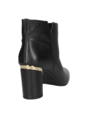 Botín de cuero negro con acabados premium, altura de caña de 10 cm, perfecto para un estilo glamoroso.