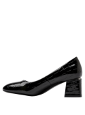 Zapato femenino negro de cuero, diseño sofisticado y sin adornos, ideal para un look formal o casual cuidado.