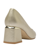 Zapato de charol oro para mujer, material 100% cuero, cómodo y estable, ideal para contextos laborales formales.