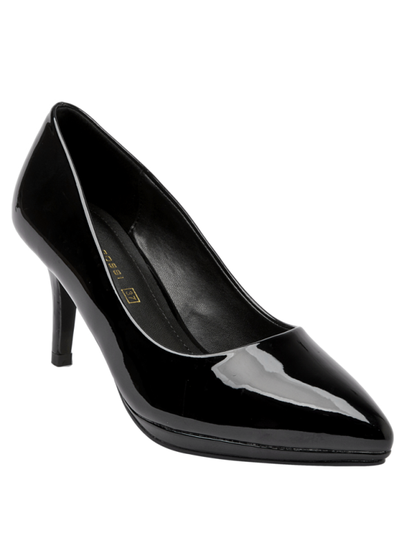 Zapato de mujer negro charol con tacón alto y delgado que estiliza la pierna, perfecto para un look sofisticado.