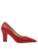 Zapato stiletto rojo de mujer, estilo casual clásico, elegante y minimalista, con tacón alto y punta afilada en cuero.