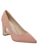 Elegante zapato rosado de cuero para mujer, ideal para ocasiones formales y laborales.