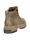Calzado casual de cuero oliva, botín femenino con caña baja, destaca por su funcionalidad y estética outdoor.