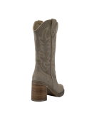 Bota vaquera de cuero gamuzado taupe para mujer, combinable con jeans o vestidos, ideal para conciertos o festivales.