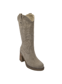 Bota de cuero gamuzado taupe para mujer con detalles de costuras decorativas y borde superior recortado.