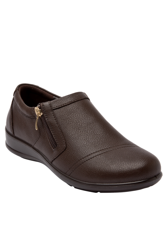 Elegante zapato de cuero negro para mujer, diseño ergonómico y minimalista, ideal para eventos sociales y trabajo informal.