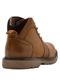 Calzado casual camel de cuero para hombre, con diseño atemporal y funcional, ideal para un estilo relajado.