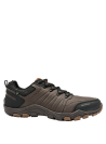 Zapatilla café para hombre, ideal para exteriores. Combina con jeans o ropa deportiva para un look casual.