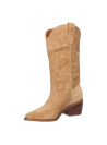 Calzado camel de cuero, estilo vaquero para mujer, con detalles boho y Western chic en el diseño.