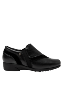 Zapato negro casual de cuero para mujer con punta redonda y taco plano de 3 cm.