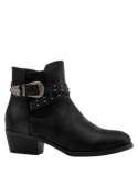 Botín negro casual de mujer con diseño moderno y hebilla estilo western, ideal para looks urbanos y versátiles.
