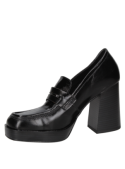 Zapato mocasín negro de cuero para mujer, elegante y moderno con tacón alto cuadrado, ideal estilo casual chic.
