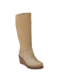 Bota de cuero beige para mujer con caño alto y tacón cuña, perfecta para un estilo sofisticado y chic.