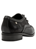 Zapato oxford negro de cuero para mujer, combina comodidad y estilo en cada paso.