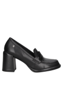 Mocasín de cuero negro para mujer, diseño minimalista con tacón robusto, adaptable a reuniones o cenas.