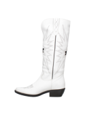 Calzado de cuero blanco estilo vaquero para mujer, con puntera afilada y costuras resaltadas, ideal para un look clásico.