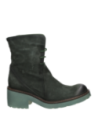 Bota de cuero verde gamuzado para mujer, diseño artesanal, caña al tobillo. Ideal para un look contemporáneo.