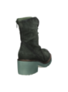 Bota verde de cuero gamuzado para mujer, con costuras visibles y plataforma robusta, combina comodidad y estilo relajado.