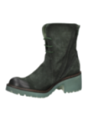 Bota casual verde para mujer en cuero gamuzado, con diseño moderno y caña media, ideal para un look urbano y versátil.